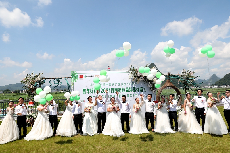 迎着“荷”风，寻着“荷”香！一生一世，百年好“荷”~