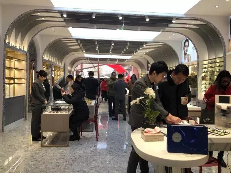 连锁门店数量突破100家,直营门店超5000家