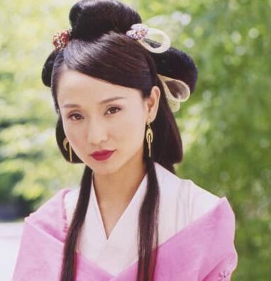 “狼女”余男的生猛史，从性感*物尤**到顶级影后，这四个男人太重要