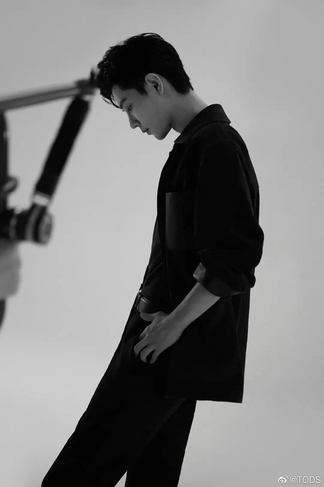 肖战代言tods的高清图片,肖战代言的彩妆是奢侈品吗