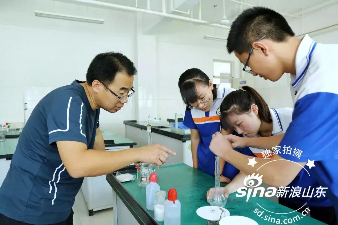 「章丘教育人物」走进章丘区第七中学李越：甘为人梯痴心不改