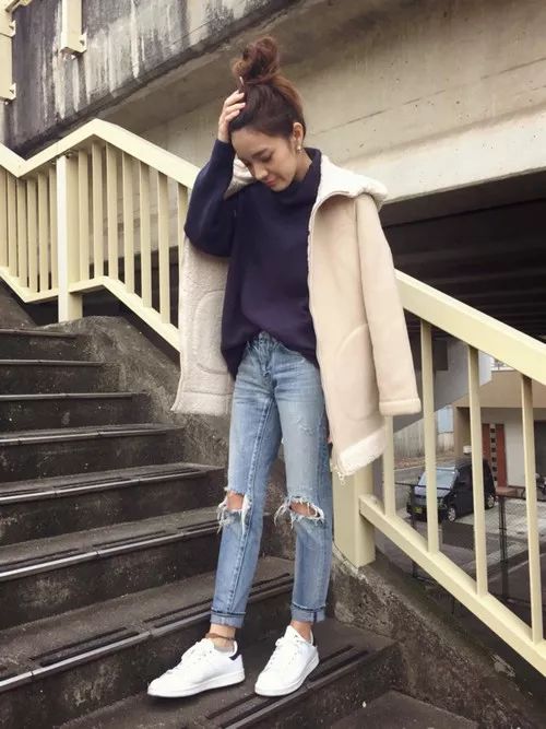 GU的衣服,藏青色u型显瘦上衣