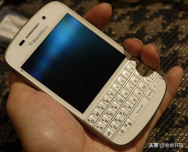 黑莓手机q10停产了吗,现在还在售卖最老的手机