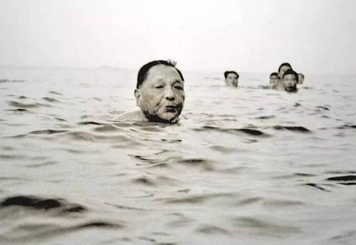 外交部翻译解密*小平邓**：有气场像个预言家
