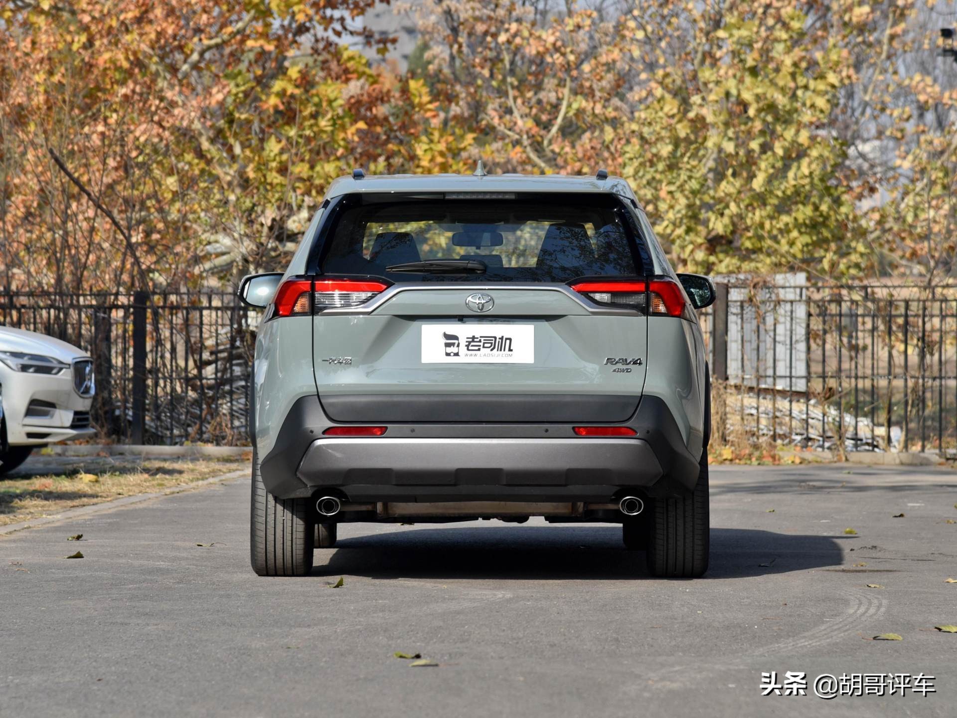 2.0L+四驱，油耗低，外观大气，实拍RAV4荣放