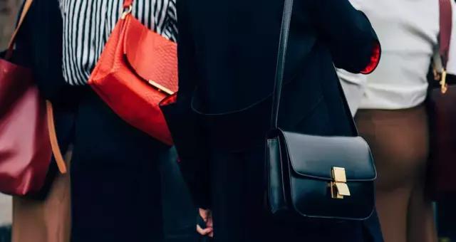 celine豆腐包保值吗,celine豆腐包每年有什么颜色