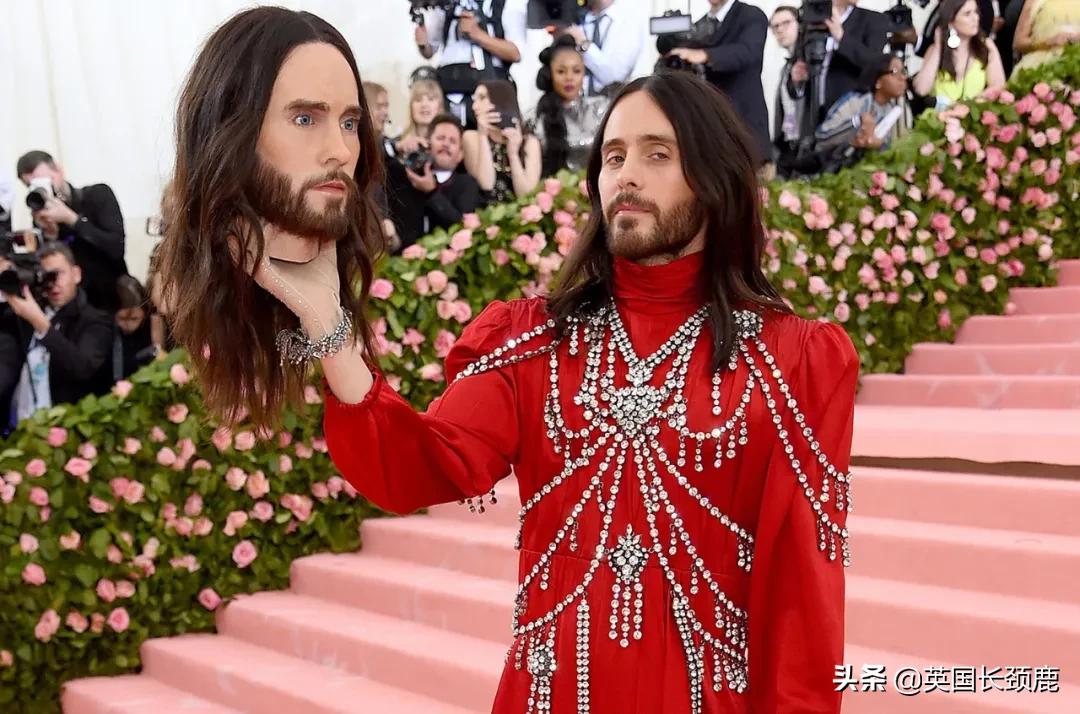 卡戴珊化身摄魂怪、碧梨赛白雪公主...今年METGALA妖魔鬼怪再出洞