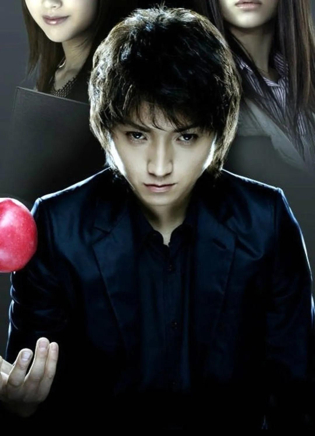 《死亡笔记》中的夜神月是怎么从维护正义的人变成杀人犯的