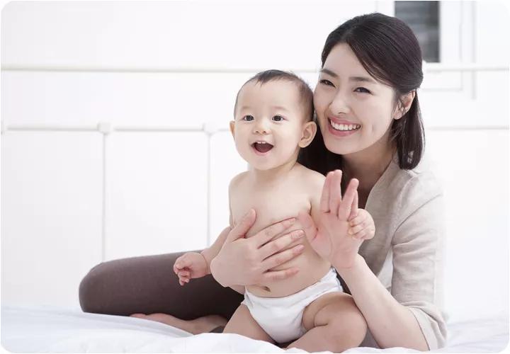 宝宝囟门是软的但是不跳正常吗,宝宝囟门硬硬的顶在枕头上有事吗