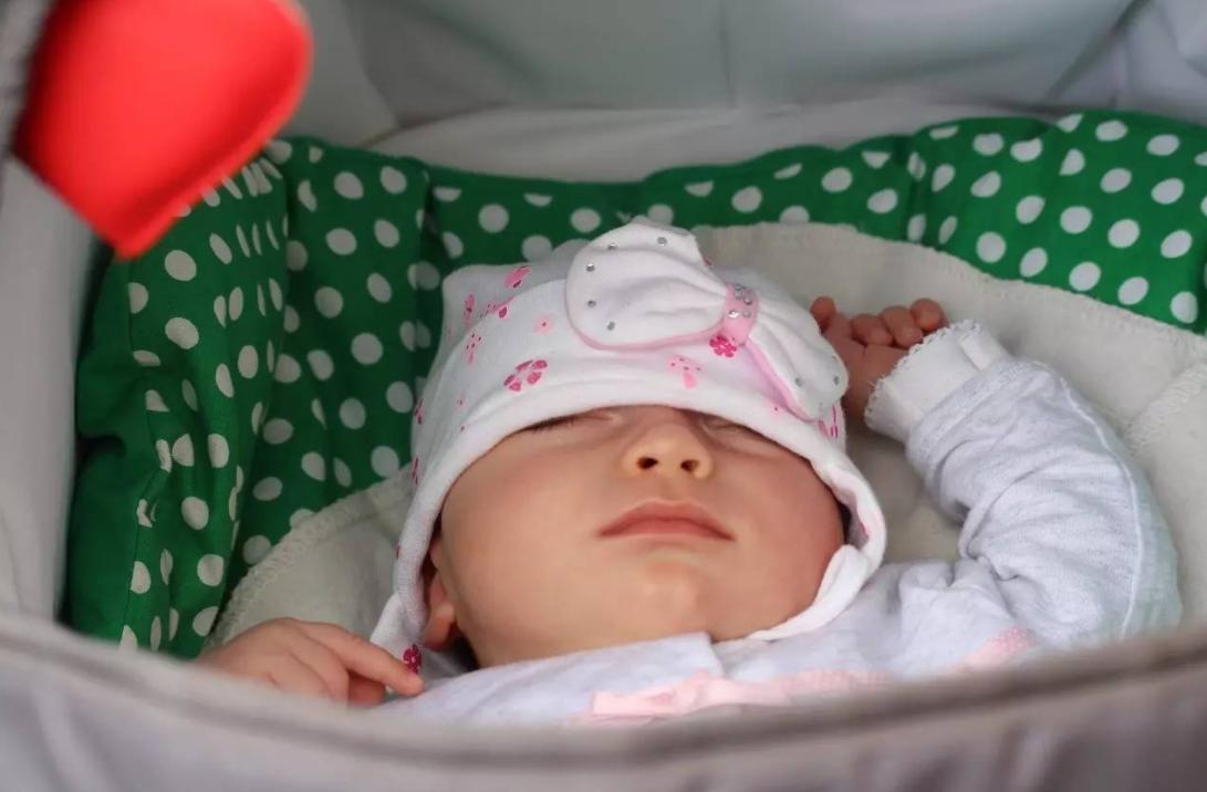 冬天晚上怎么喂奶粉避免宝宝着凉,冬天宝宝晚上睡觉怎么样不会着凉