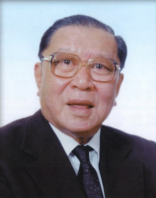 1952年澳葡挑衅，*剑英叶**关闭闸门，澳门王出面了，其子成首届特首