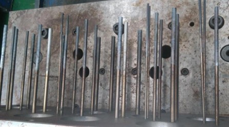 注塑机顶针保养,注塑模具保养加润滑油图片