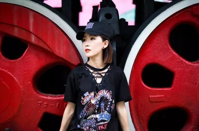 拍照侧脸取景技巧,拍人像侧脸的技巧