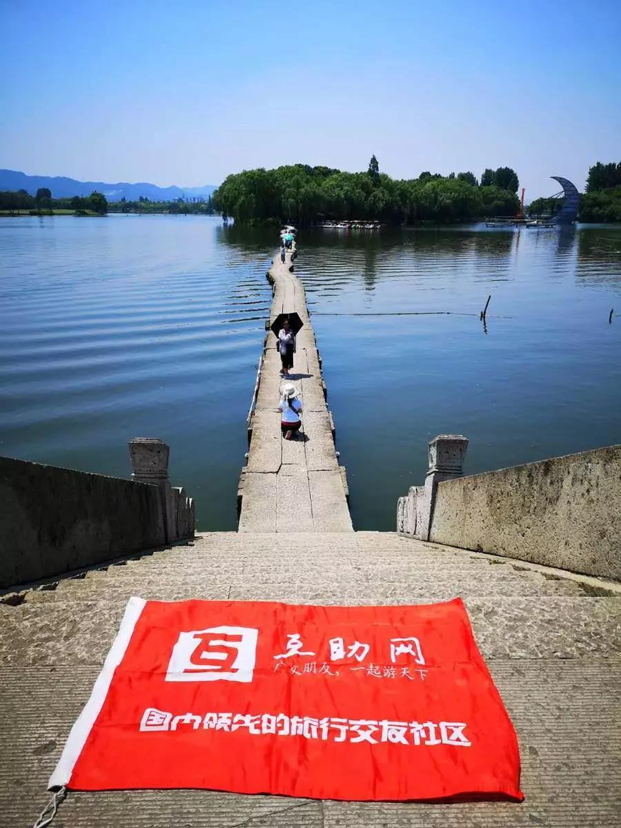 鲁迅笔下的鲁镇是什么样的地方,鲁迅小说中的鲁镇是个怎样的地方