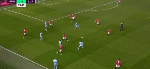 当过评论员就是好，曼联主场再输弱旅，这回球评名宿再为穆帅喊冤