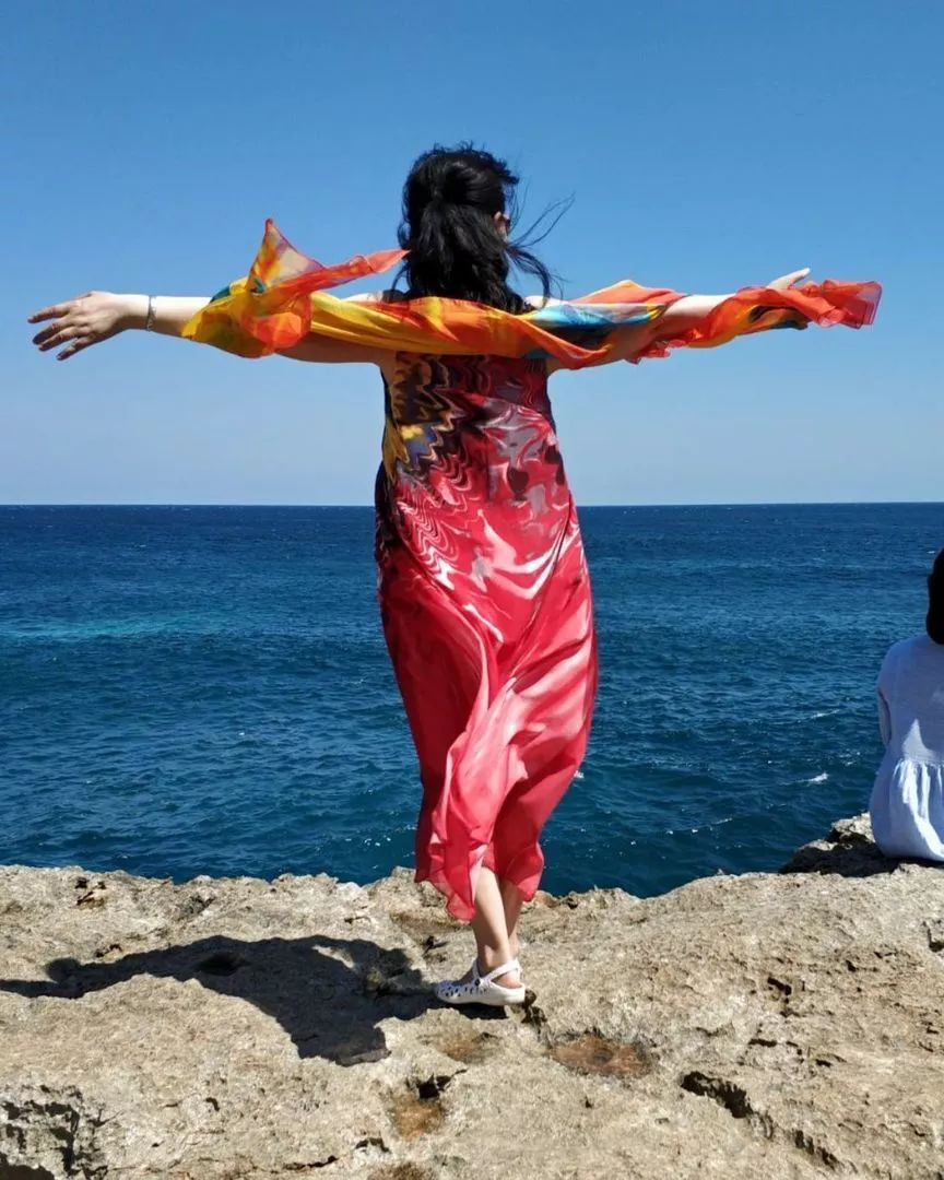 大妈旅游照专用动作,中国大妈外出旅游标准动作