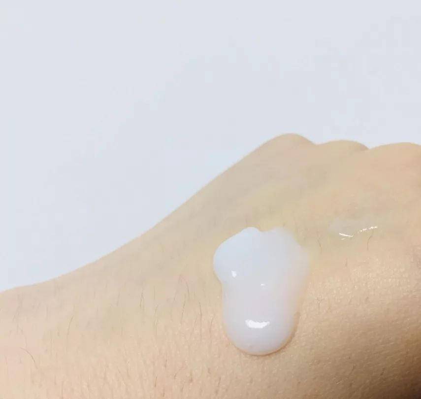 晒后皮肤疼如何快速修复,晒伤后出的晒痕如何处理