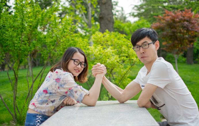 清华男生择偶看重颜值吗,清华理工男择偶标准采访视频