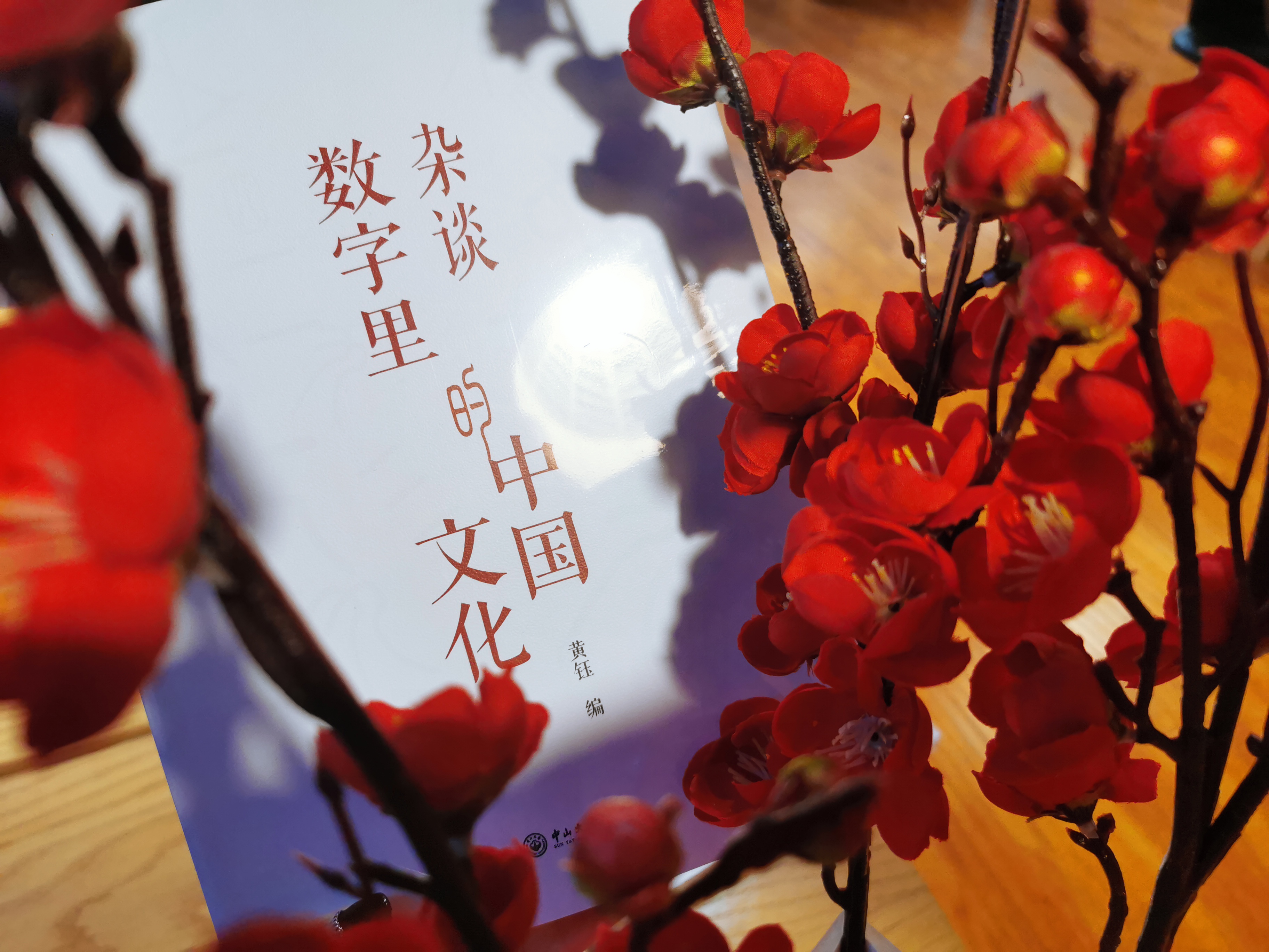 他不但是个作家还是个老师英语,他不仅是个教师还是一个作家英语