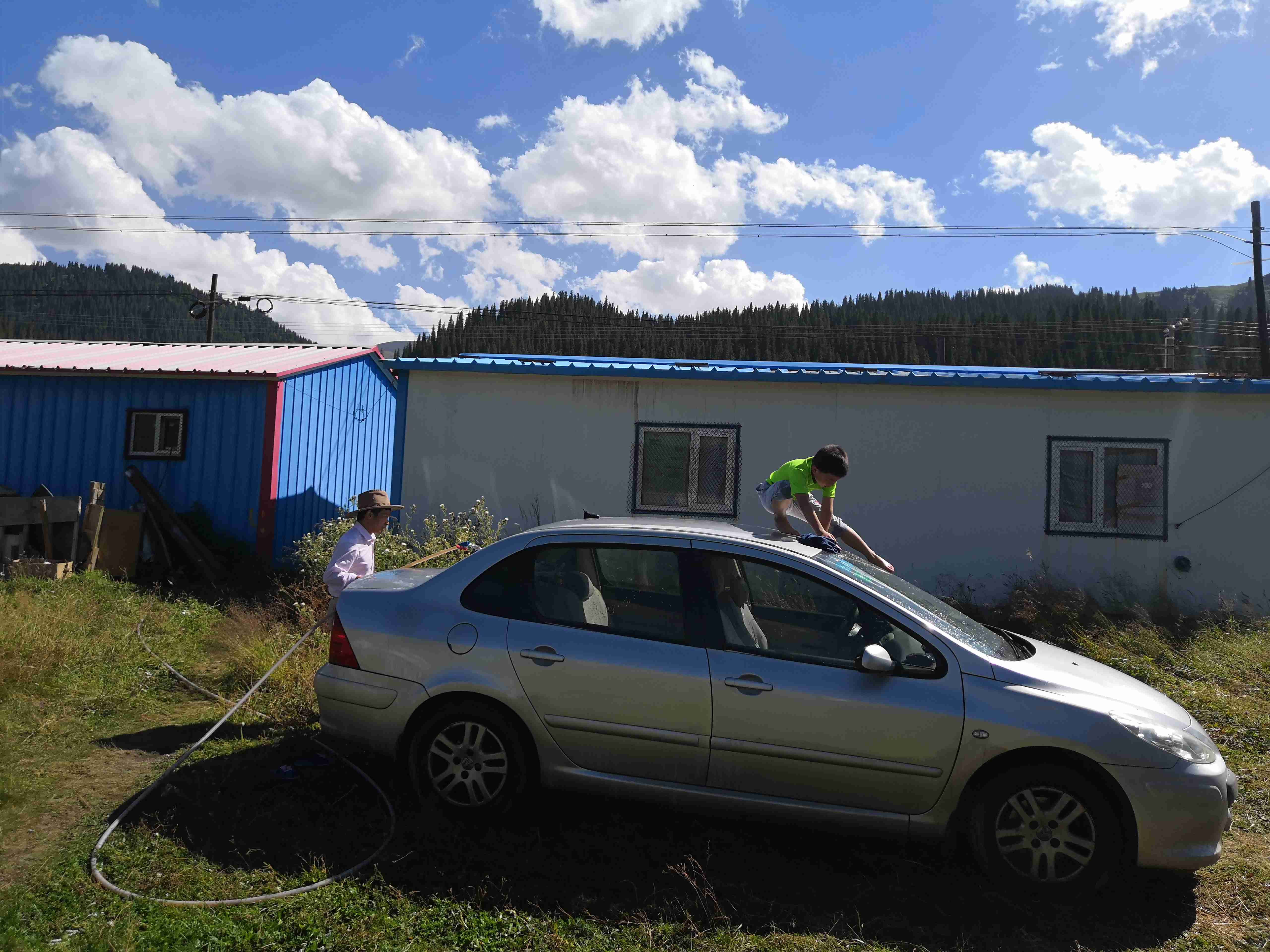 *疆新**蒙古包旅店老板，看他一天的收入多少，一个月就抵我一年工资