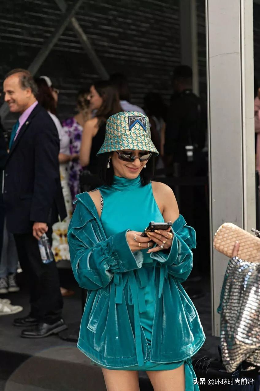 适合冬季脸大显脸小的帽子 (大圆脸适合什么帽子秋冬)