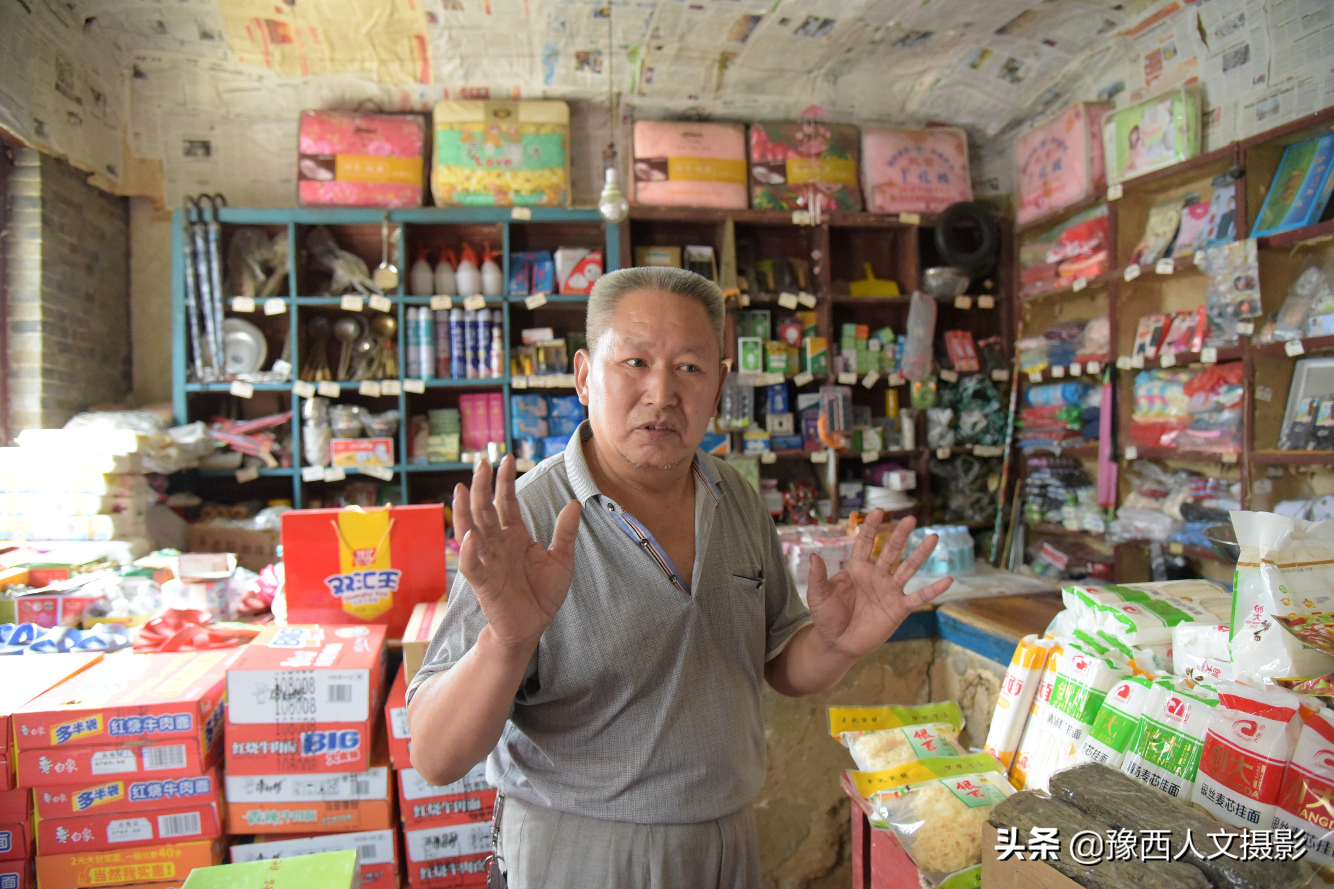 河南大叔供销社里卖货55年，一担两筐走遍全乡，商店模样70年没改