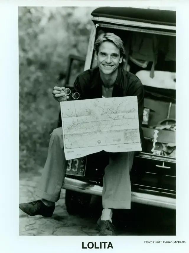 他是《洛丽塔》男主，畸形恋专业户，也是禁欲系不老男神