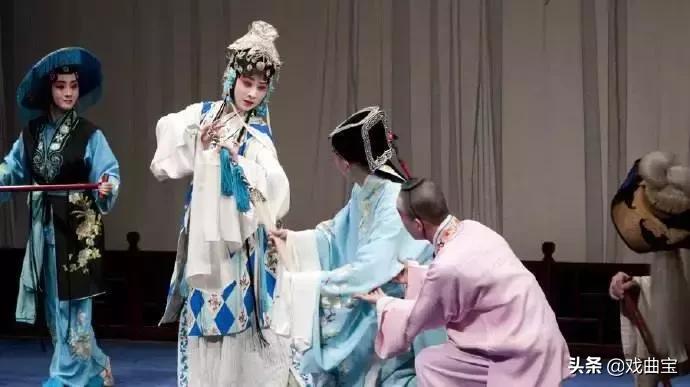 起舞弄清影何似在人间表现了什么,起舞弄清影何似在人间写的是什么