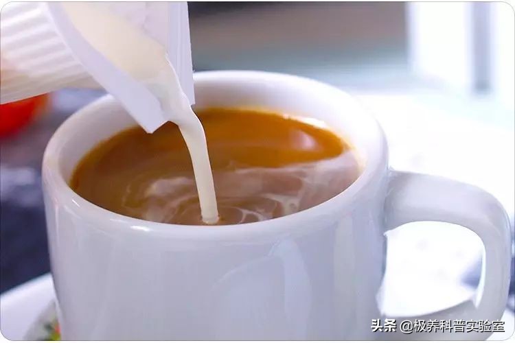 咖啡伴侣是跟咖啡一起喝吗 (咖啡伴侣有黑咖啡吗)