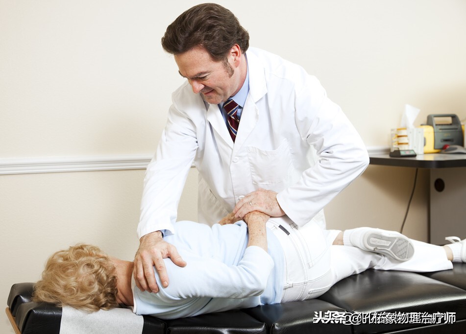 胸和肩胛骨疼痛是什么原因,右胸和后背肩胛骨疼痛是什么原因