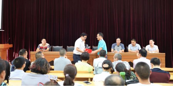 绵阳南山实验和南山双语哪个更好,绵阳南山中学和南山双语