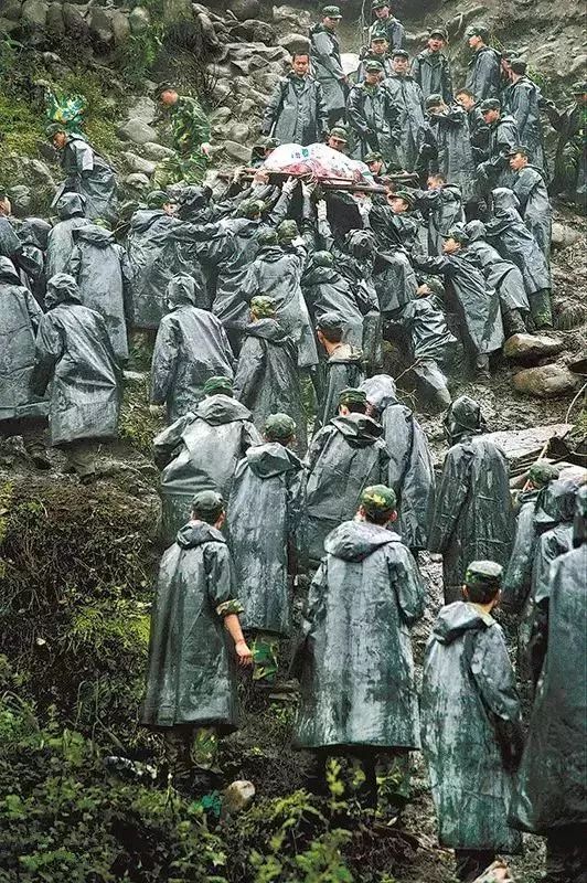 十一年前汶川跳伞,汶川十一年嫁人