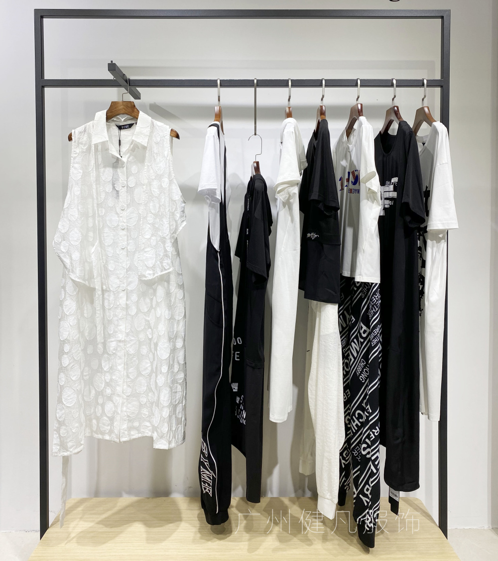 时尚女装潮牌高端大气短款女装,高端潮牌女装欧货宽松白衣中长款