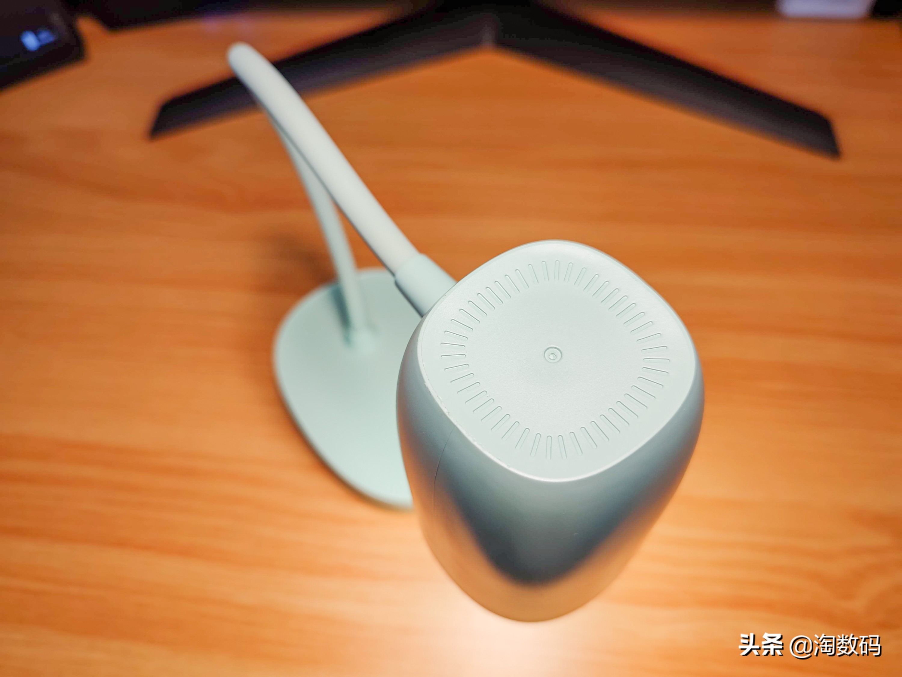 消费降级：3色温无极调光，￥14块9充电式LED学习小台灯晒单简评