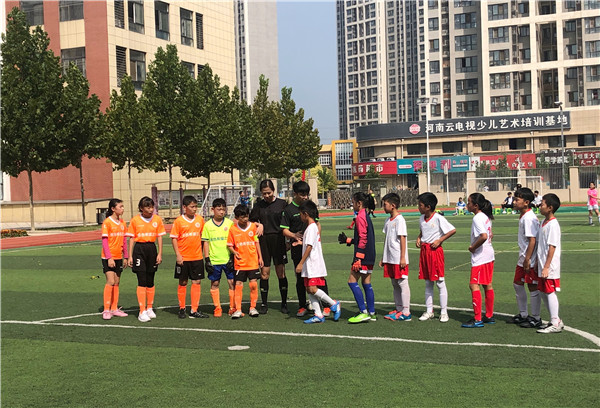 绿茵健将，“足”以撬动未来--高新实小五年级代表队参加“冠军杯”足球赛