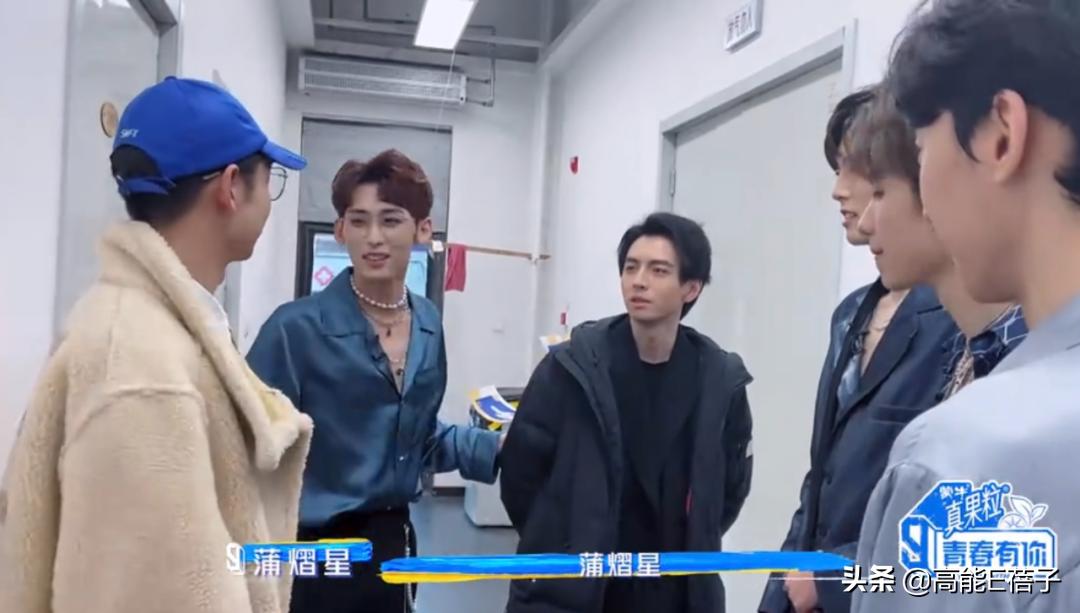 一张照片爆红的人,一张照片火了的帅哥