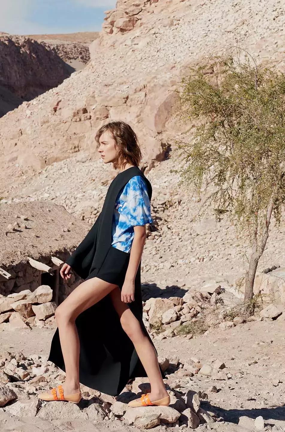 凯瑞姆、扎哈都有为梅丽莎设计过塑料鞋？没错，而且还怪好看的！