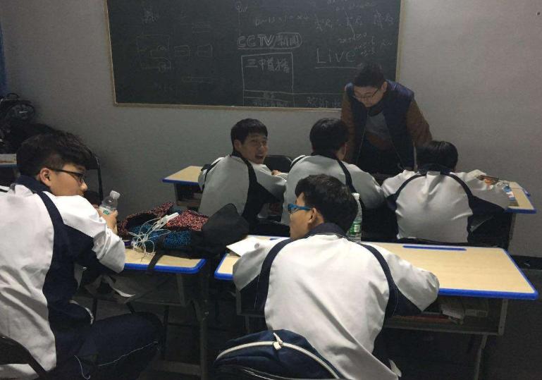 初二学生叛逆作为家长应如何管教,初二逆反难管暴躁怎么辅导学习