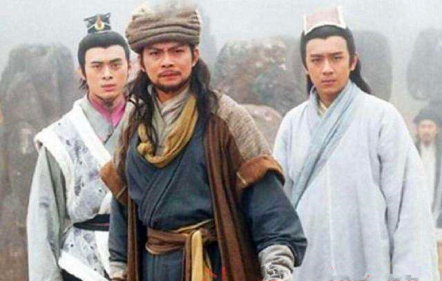 天龙八部乔峰把马夫人抱在怀里,天龙八部胡军版乔峰插刀