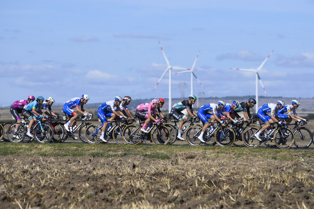 遇到大风天气怎么骑车,骑行安全下雨天骑行的十大诀窍