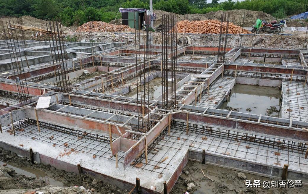 盖房引起隔壁地基下沉,农村建房基础下沉怎么处理