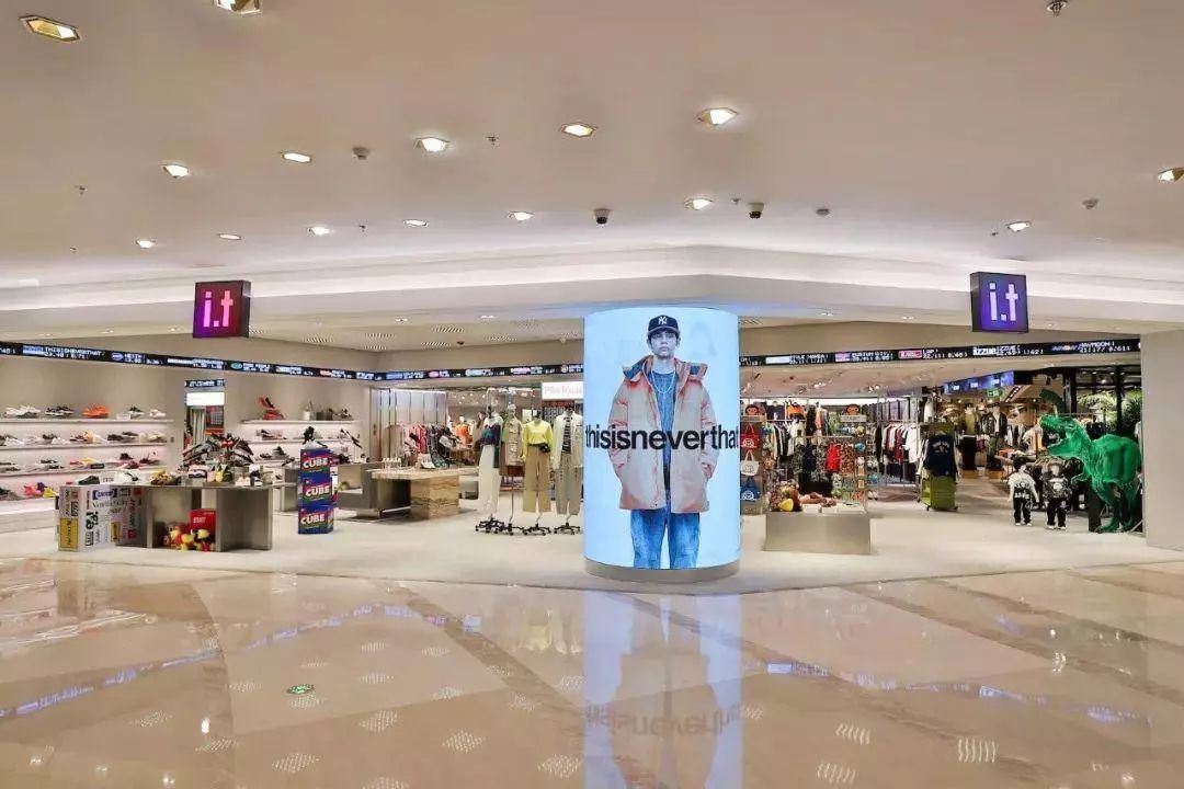 杨颖跟范丞丞同框的照片,杨颖和范丞丞摆pose