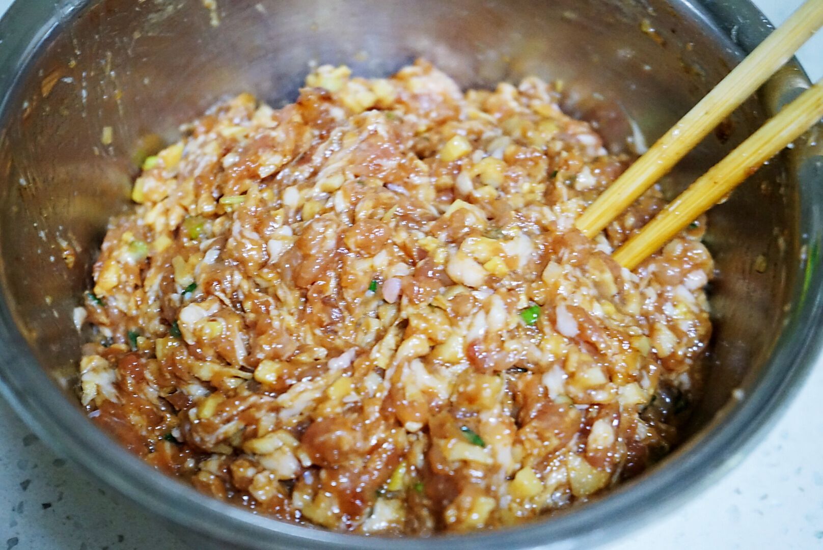 鲜肉包怎么做好吃不腻,我和家人爱吃的美食