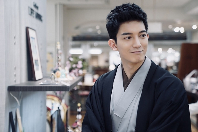 担心！32岁台剧男神王家梁高度近视患遗传性眼疾，不手术恐失明