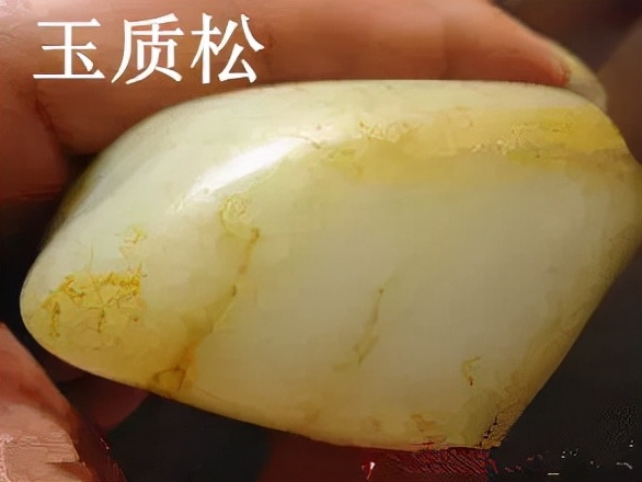 和田玉籽料玉牌估值,如何估值一串和田玉籽料