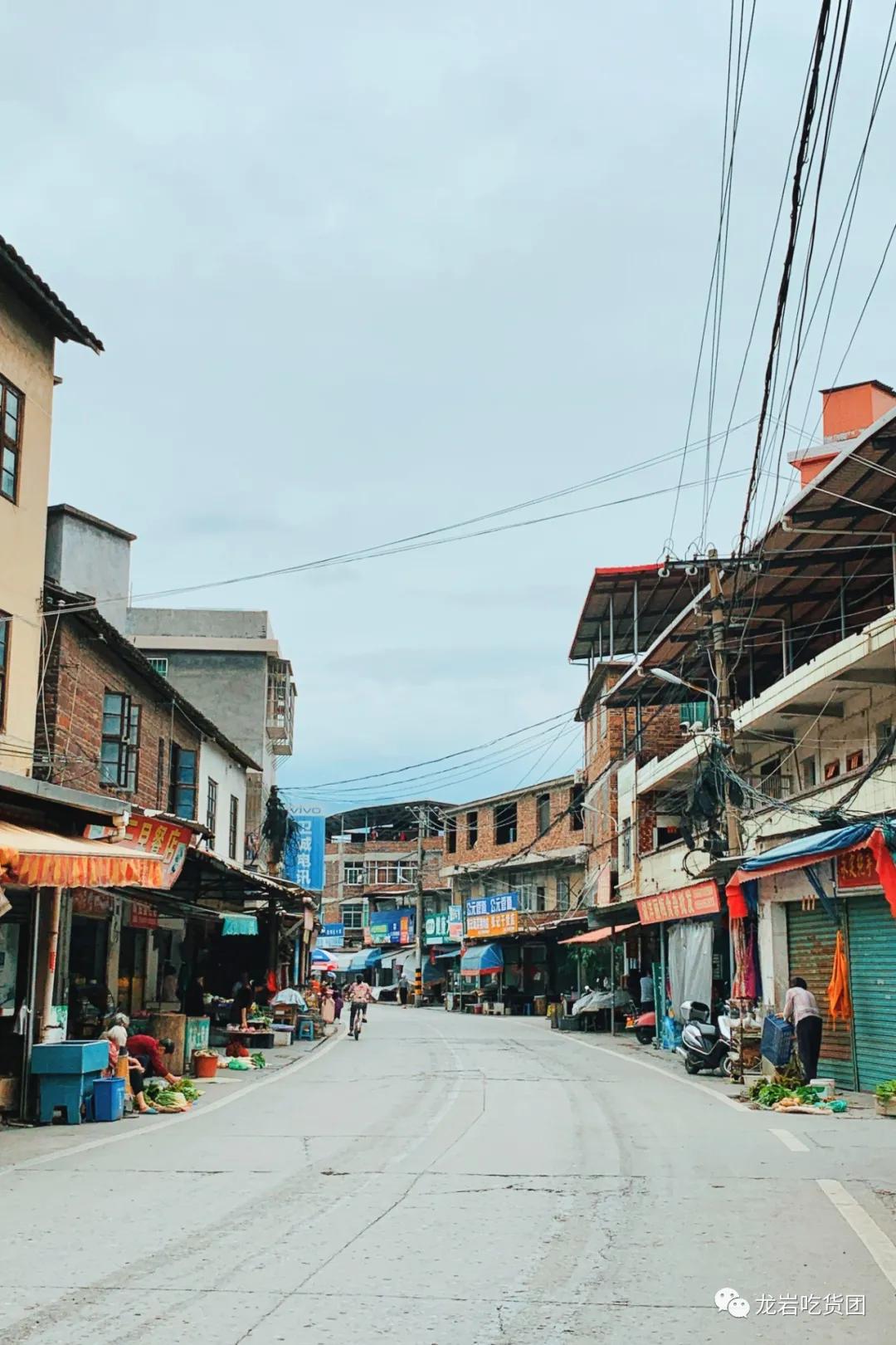 走吧，去龙门镇，吃上一整天
