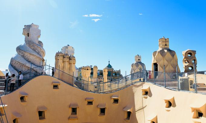 米拉之家是什么风格建筑,和米拉之家相似的建筑