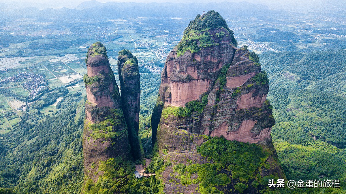 江浙地区唯一的一处世界自然遗产名录的神奇景观，丹霞地貌江郎山