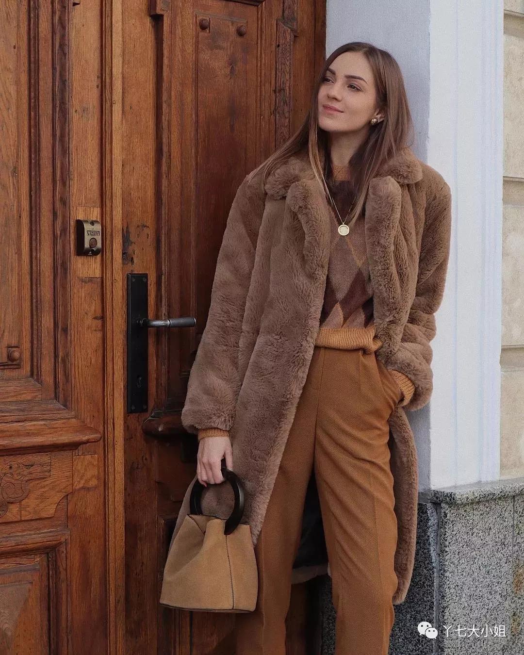 秋冬一定要穿出时髦贵气感,今年秋冬最时髦的颜色搭配