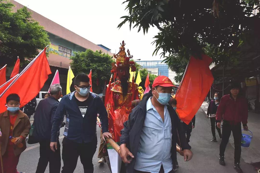“摸摸康公手，发财更就手！”今天沙头街“康公出巡”好热闹！